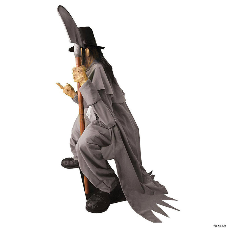 crouching-grave-digger-halloween-decoration
