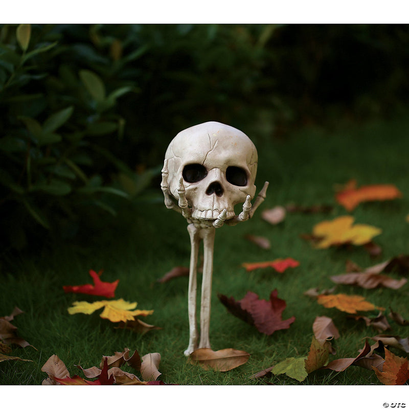 skull-in-hand-ground-breaker-lawn-decoration